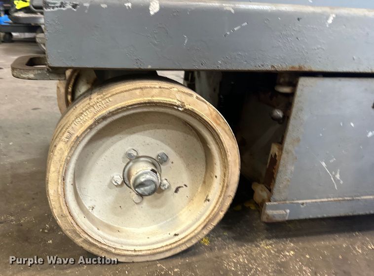 image for item DP8443 2004 Skyjack SJ3220 scissor lift