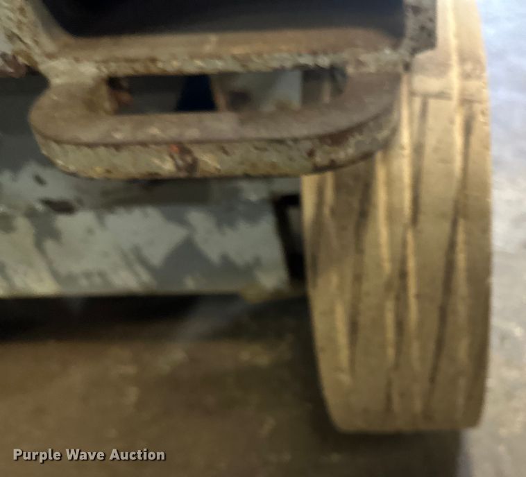 image for item DP8443 2004 Skyjack SJ3220 scissor lift