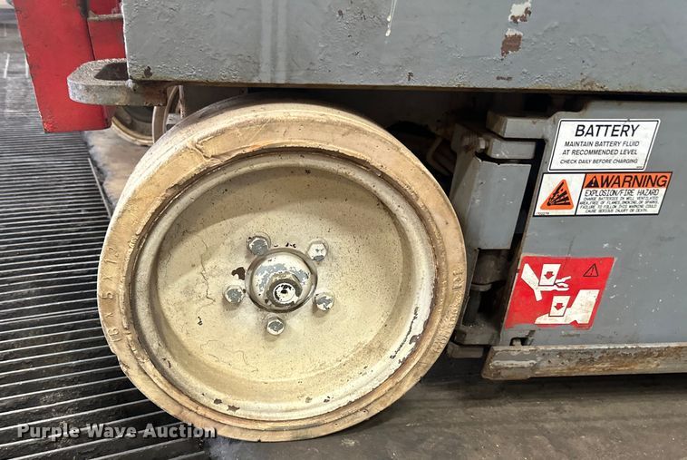 image for item DP8443 2004 Skyjack SJ3220 scissor lift