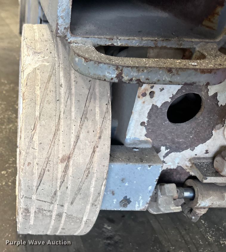 image for item DP8443 2004 Skyjack SJ3220 scissor lift