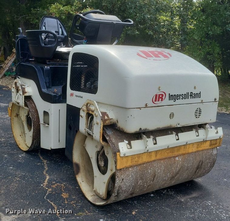 image for item DQ3622 2000 Ingersoll Rand  DD-30 double drum vibratory roller
