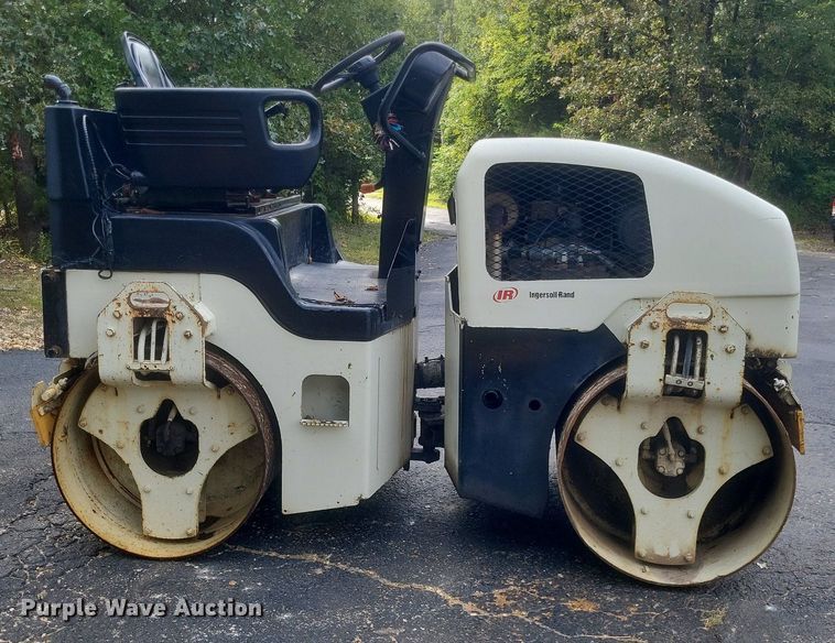 image for item DQ3622 2000 Ingersoll Rand  DD-30 double drum vibratory roller