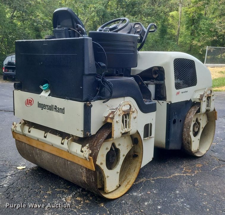 image for item DQ3622 2000 Ingersoll Rand  DD-30 double drum vibratory roller