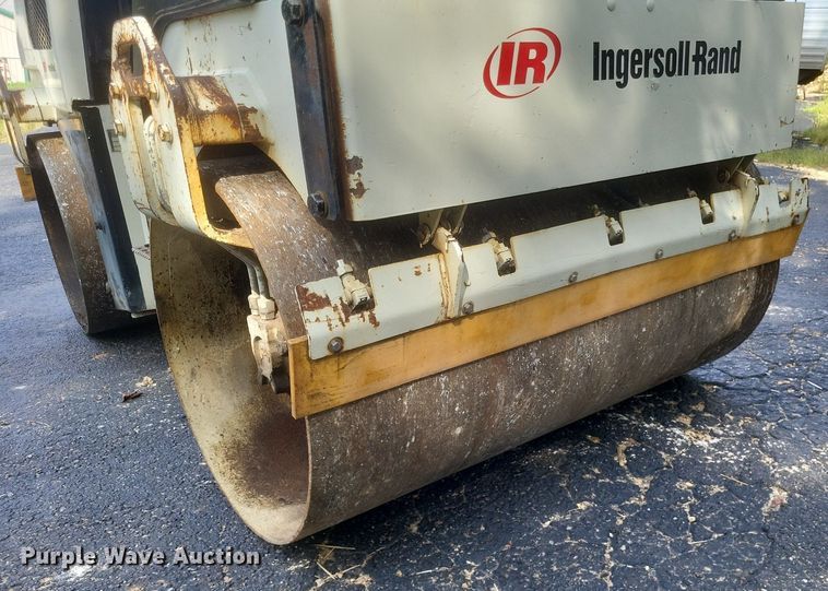 image for item DQ3622 2000 Ingersoll Rand  DD-30 double drum vibratory roller