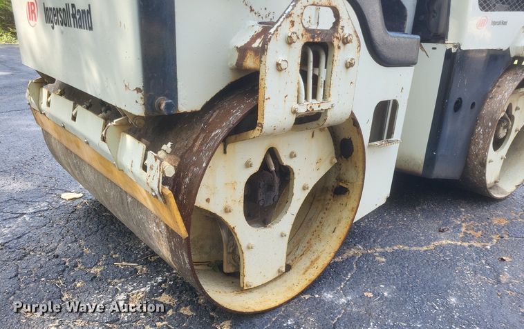 image for item DQ3622 2000 Ingersoll Rand  DD-30 double drum vibratory roller