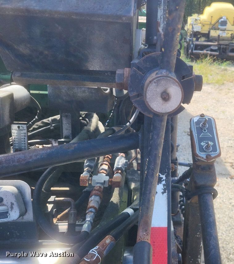 image for item DQ3624 1998 Caterpillar BG-225C paver