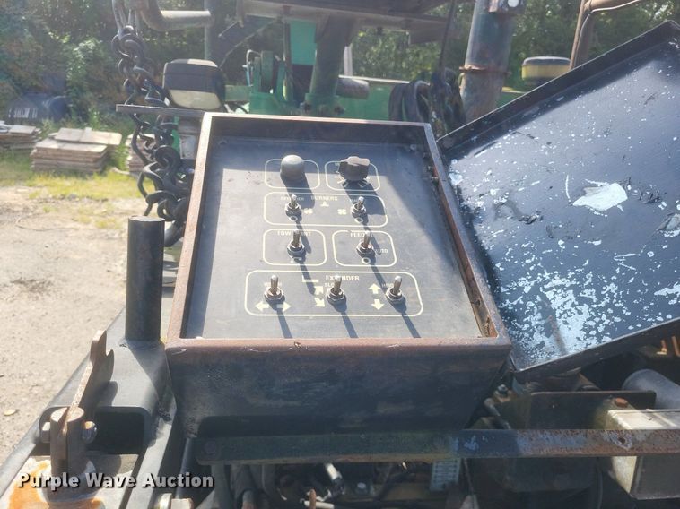 image for item DQ3624 1998 Caterpillar BG-225C paver