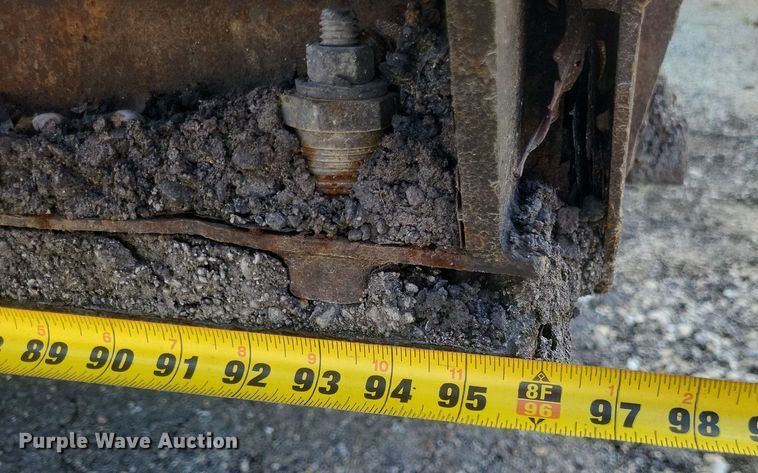 image for item DQ3624 1998 Caterpillar BG-225C paver