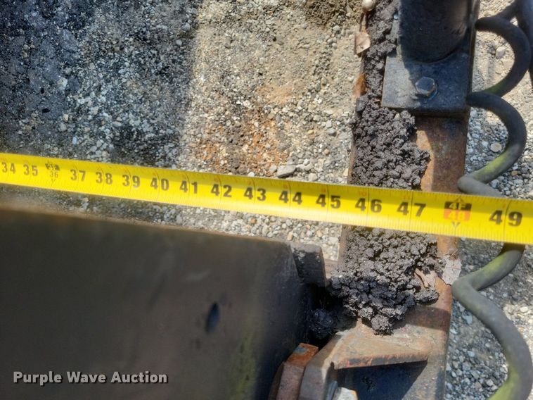 image for item DQ3624 1998 Caterpillar BG-225C paver