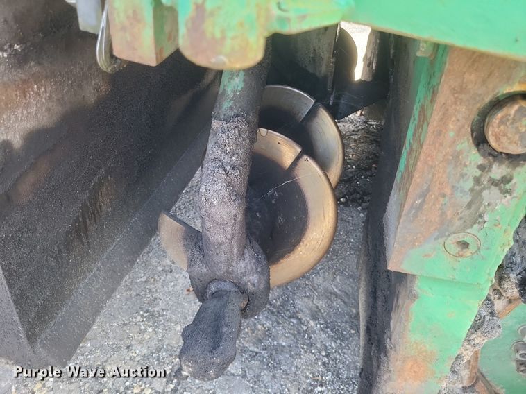 image for item DQ3624 1998 Caterpillar BG-225C paver