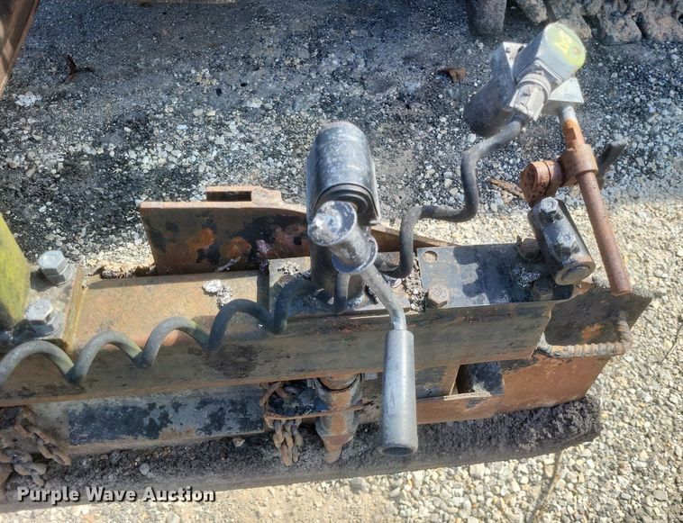 image for item DQ3624 1998 Caterpillar BG-225C paver