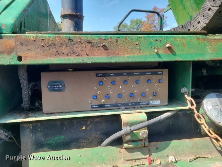 image for item DQ3624 1998 Caterpillar BG-225C paver