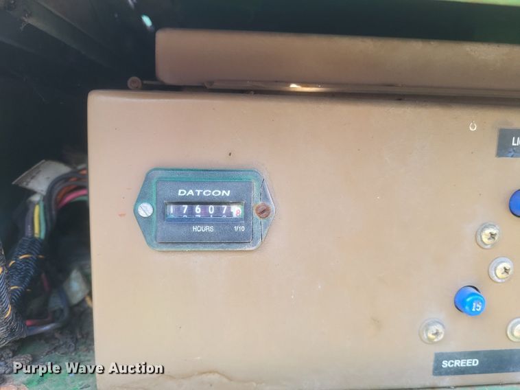 image for item DQ3624 1998 Caterpillar BG-225C paver