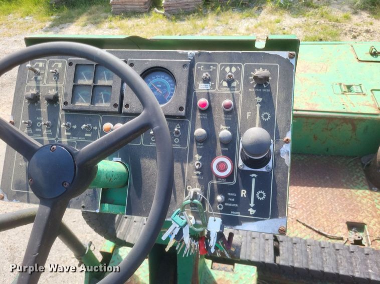 image for item DQ3624 1998 Caterpillar BG-225C paver