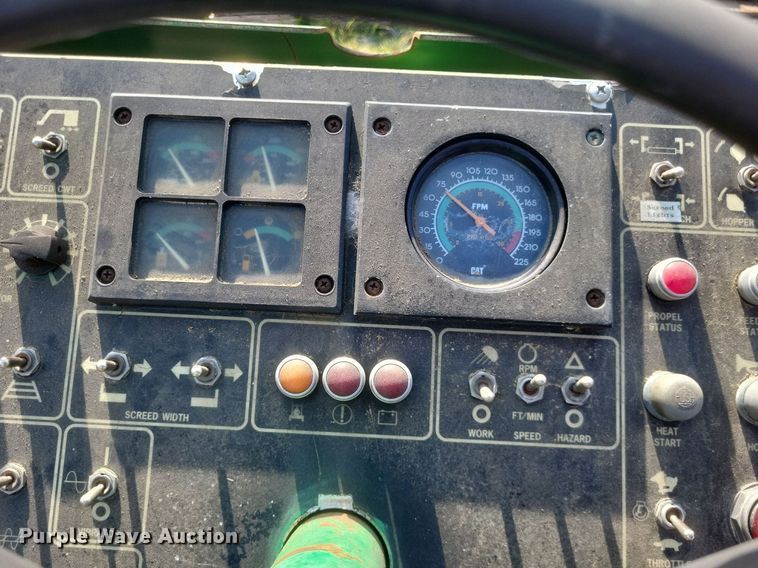 image for item DQ3624 1998 Caterpillar BG-225C paver