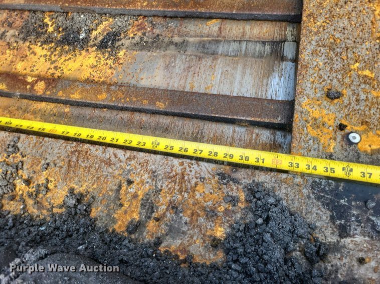 image for item DQ3625 2007 Bomag 814-2 paver