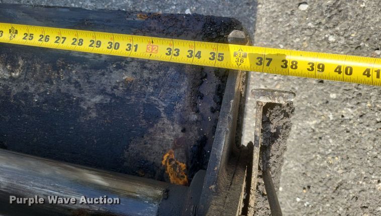 image for item DQ3625 2007 Bomag 814-2 paver