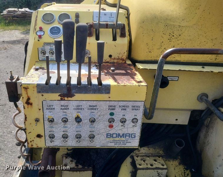 image for item DQ3625 2007 Bomag 814-2 paver