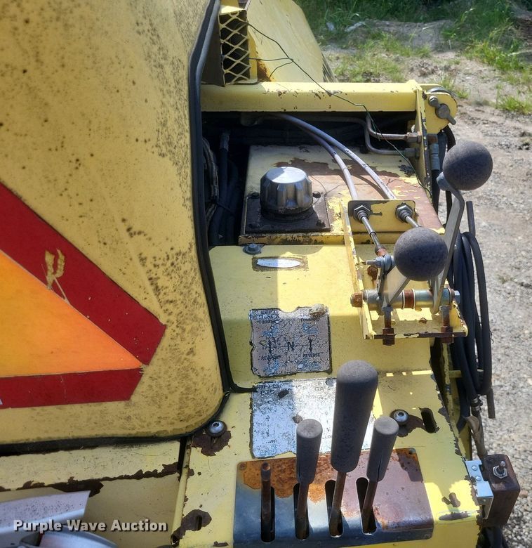 image for item DQ3625 2007 Bomag 814-2 paver