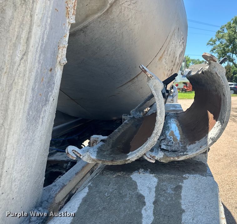 image for item DQ6783 1975 Mack ready mix truck