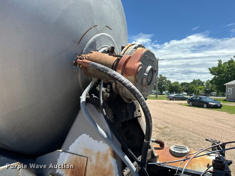 image for item DQ6783 1975 Mack ready mix truck