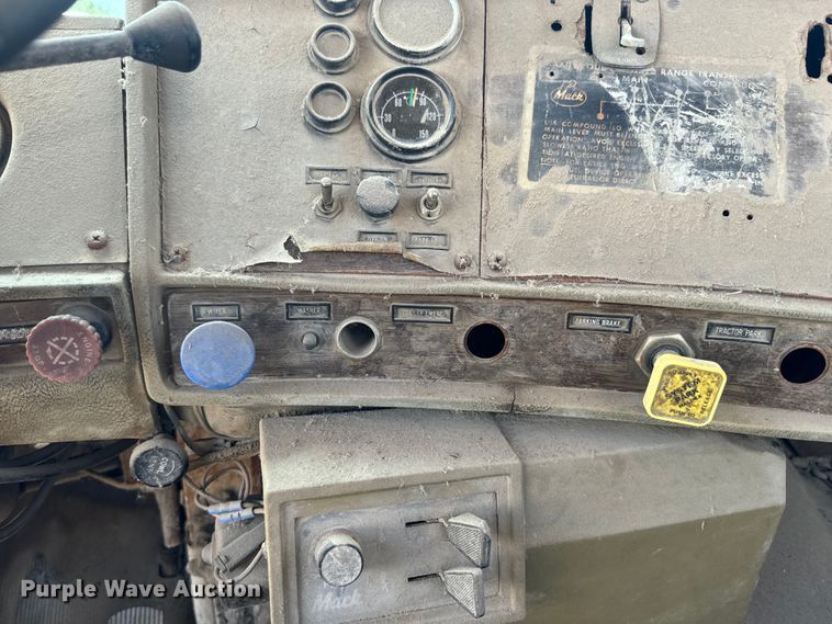 image for item DQ6783 1975 Mack ready mix truck