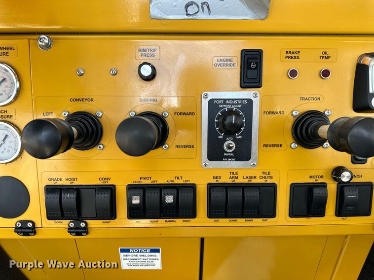 image for item DR2582 2017 Hydramaxx 2700 bucket wheel trencher