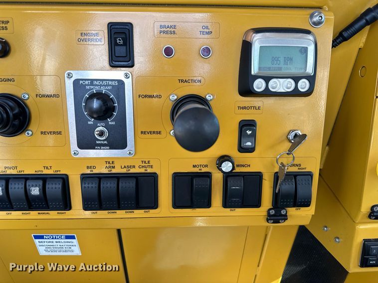 image for item DR2582 2017 Hydramaxx 2700 bucket wheel trencher