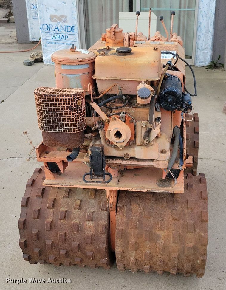 image for item DR4456 1986 Rammax Tramper trench compactor