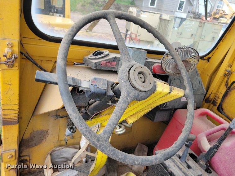 image for item DR4461 Harlan GHTKJ40 aircraft tug