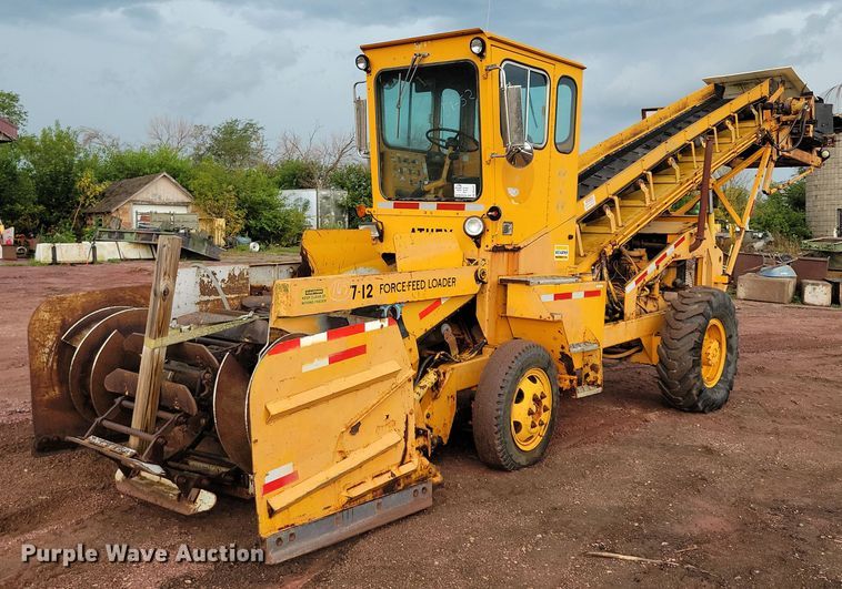 image for item DR4467 1986 Athey 712-D windrow elevator