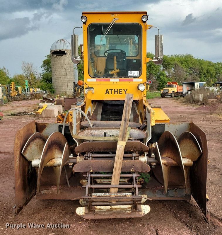 image for item DR4467 1986 Athey 712-D windrow elevator