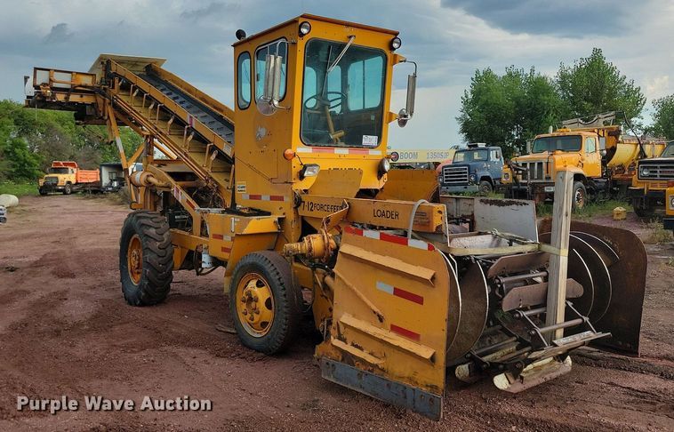 image for item DR4467 1986 Athey 712-D windrow elevator