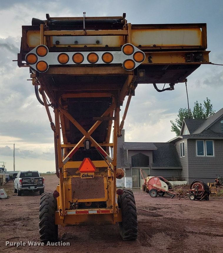 image for item DR4467 1986 Athey 712-D windrow elevator