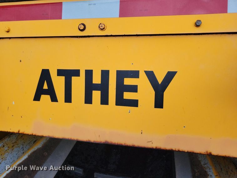 image for item DR4467 1986 Athey 712-D windrow elevator