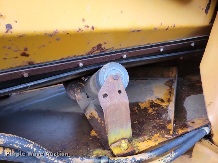 image for item DR4467 1986 Athey 712-D windrow elevator