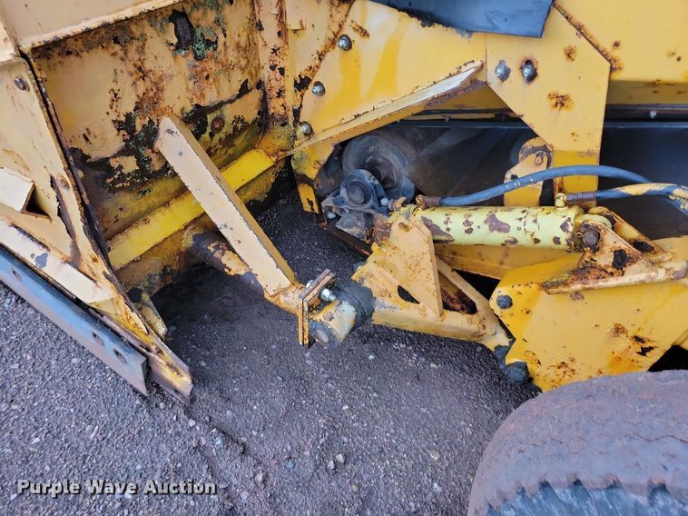 image for item DR4467 1986 Athey 712-D windrow elevator