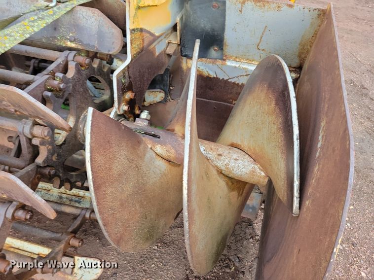 image for item DR4467 1986 Athey 712-D windrow elevator