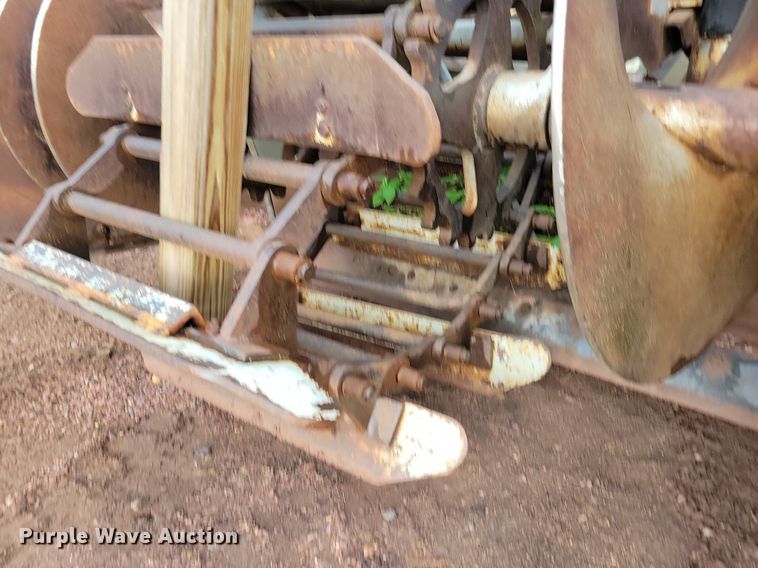 image for item DR4467 1986 Athey 712-D windrow elevator
