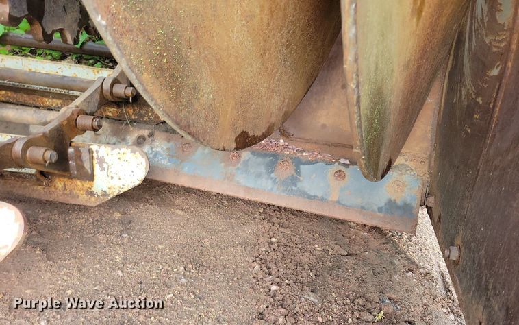 image for item DR4467 1986 Athey 712-D windrow elevator