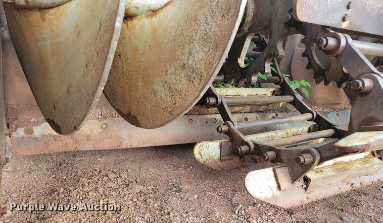 image for item DR4467 1986 Athey 712-D windrow elevator