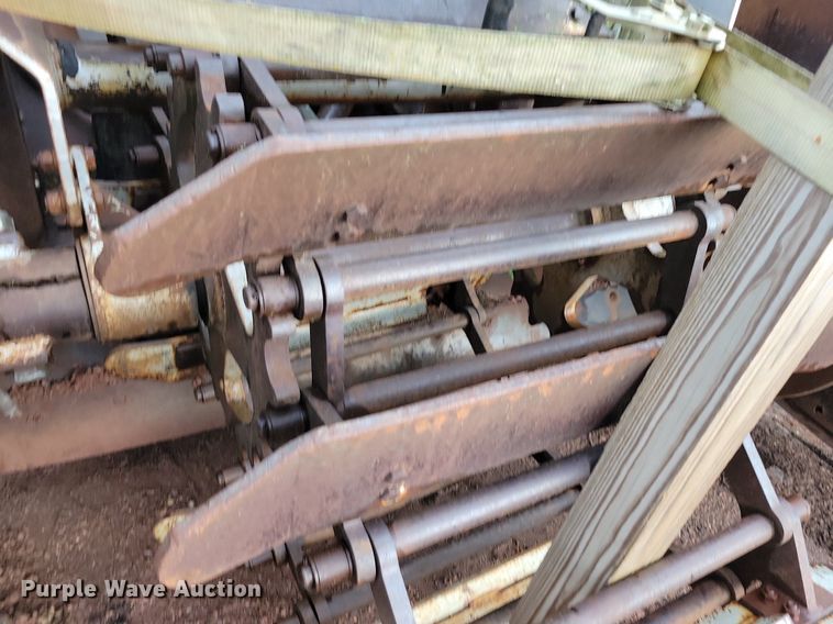 image for item DR4467 1986 Athey 712-D windrow elevator