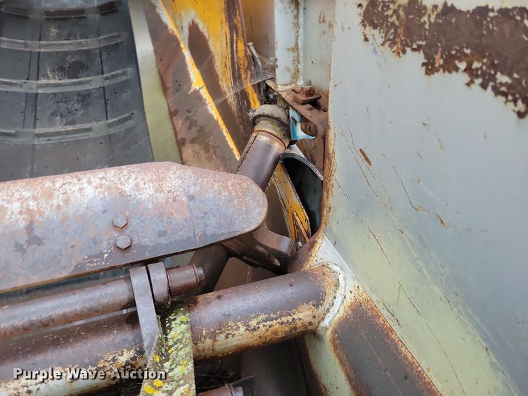 image for item DR4467 1986 Athey 712-D windrow elevator
