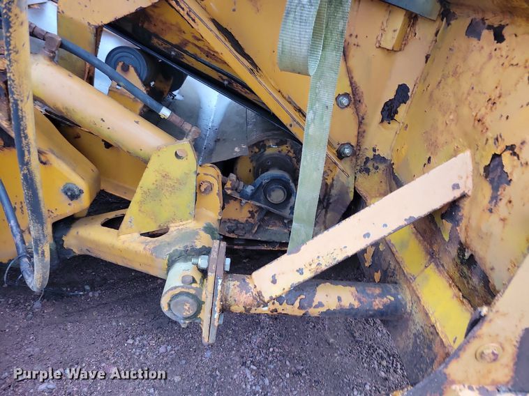 image for item DR4467 1986 Athey 712-D windrow elevator