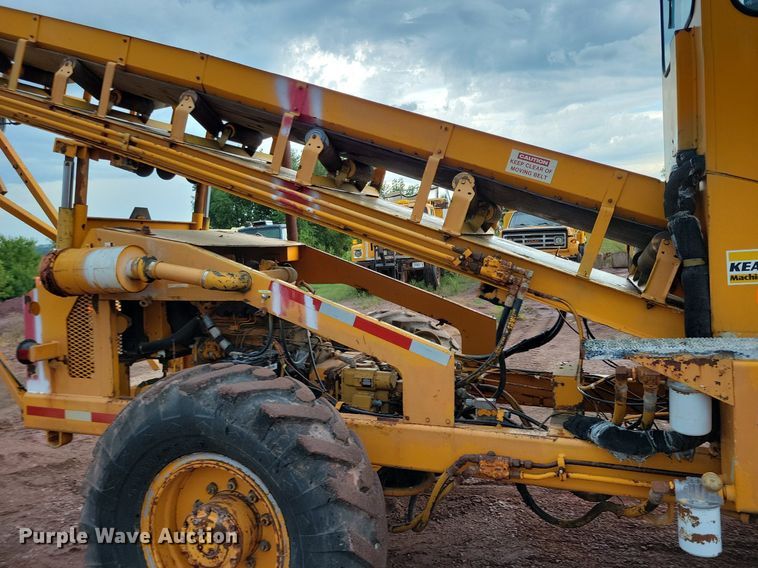 image for item DR4467 1986 Athey 712-D windrow elevator