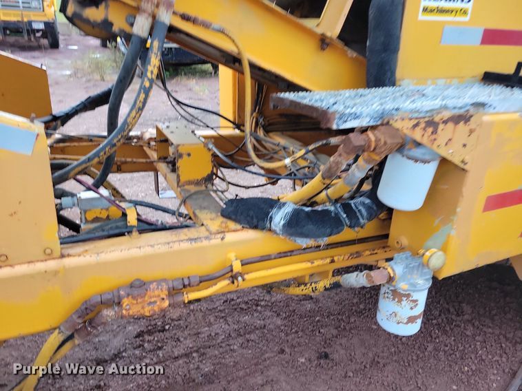 image for item DR4467 1986 Athey 712-D windrow elevator