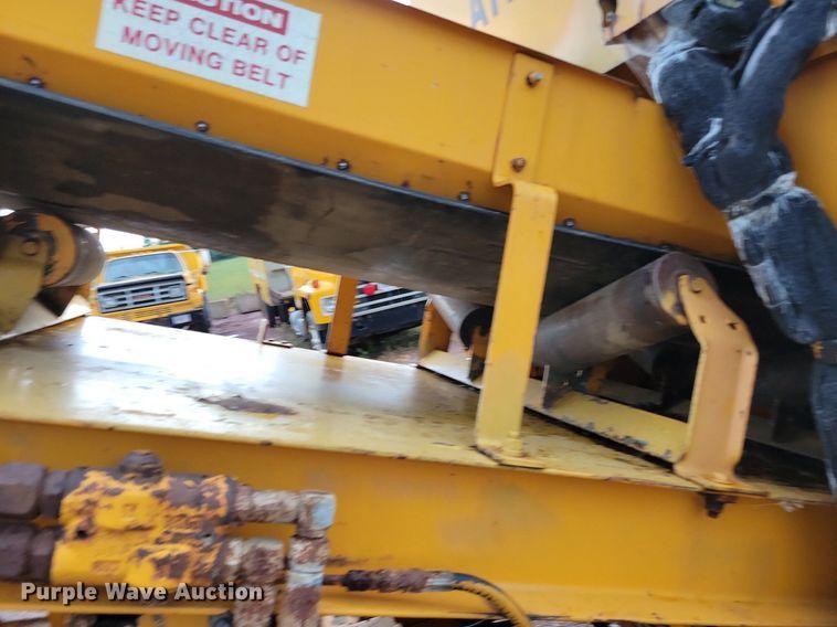 image for item DR4467 1986 Athey 712-D windrow elevator