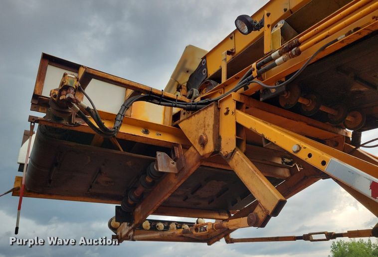 image for item DR4467 1986 Athey 712-D windrow elevator