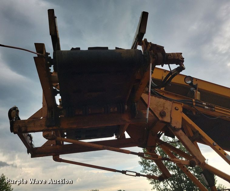 image for item DR4467 1986 Athey 712-D windrow elevator