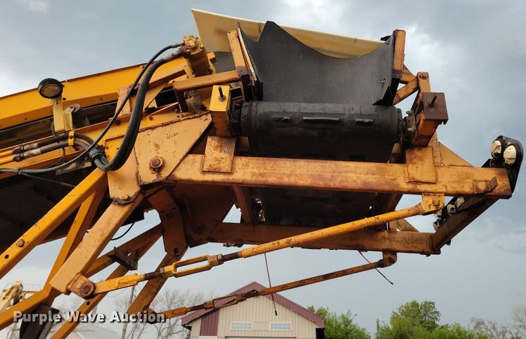 image for item DR4467 1986 Athey 712-D windrow elevator